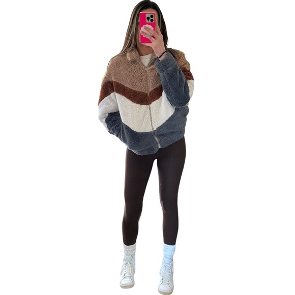 Ultra Cozy Chevron Faux Fur Fuzzy Bomber Jacket | Like New - Picture 12 of 12